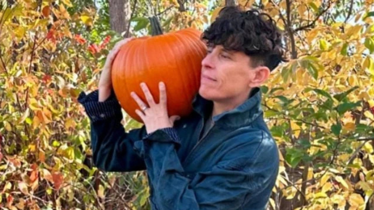 Award-winning poet and LGBTQ+ activist Andrea Gibson died at the age of 49.: